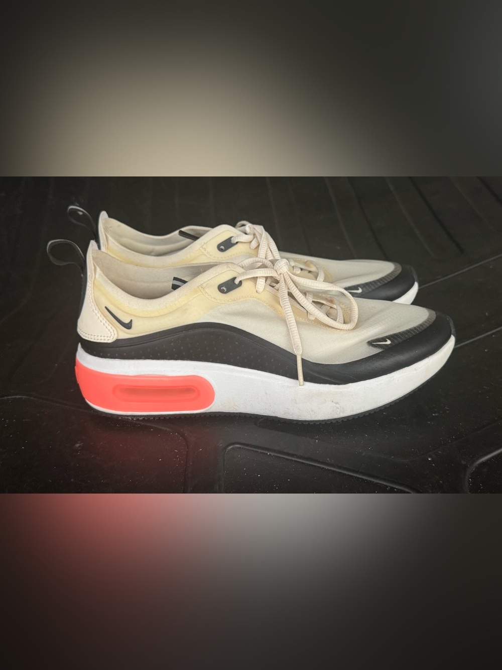 Nike Men's Cream, Black & Coral Accent Low-Top Sneakers